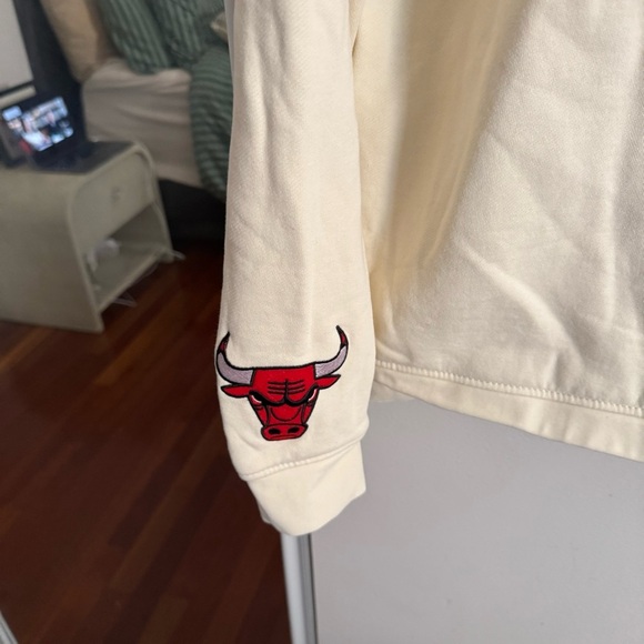 CHICAGO BULLS 1966 OFF WHITE BENNY CREWNECK SWEATSHIRT - Picture 4 of 7